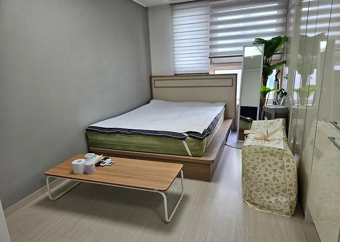 1-2911 #subwayline9 #sinnonhyeonstation #1minwalk #gangnamstation #high-rise View #cookingavailable #primelocation *