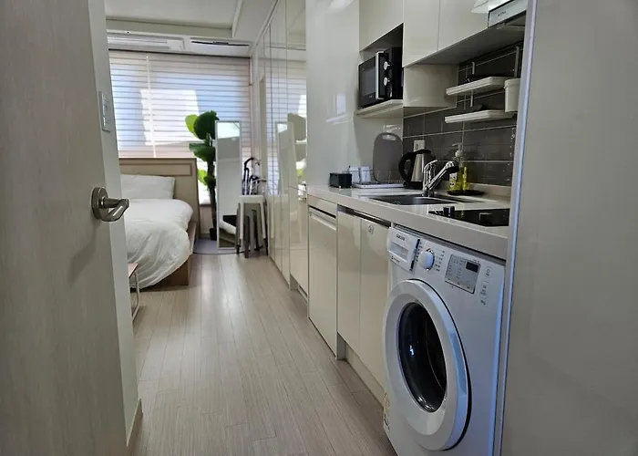 1-2911 #subwayline9 #sinnonhyeonstation #1minwalk #gangnamstation #high-rise View #cookingavailable #primelocation *
