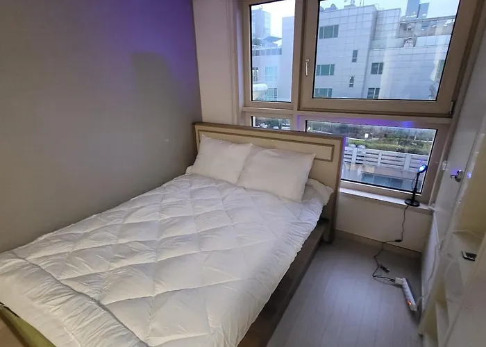 1-2911 #subwayline9 #sinnonhyeonstation #1minwalk #gangnamstation #high-rise View #cookingavailable #primelocation *
